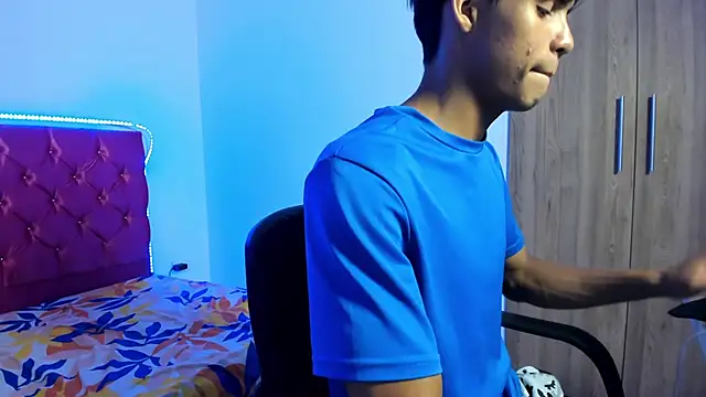 Snapshot of skinny_sam chatting on April 2026 02:50:02 AM skinny sam online show from April 2026 02:50:02 AM