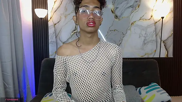 Snapshot of triiangel_latinboy chatting on May 2026 12:44:02 PM triiangel latinboy online show from May 2026 12:44:02 PM