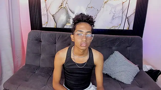 Snapshot of triiangel_latinboy chatting on May 2026 12:44:02 PM triiangel latinboy online show from May 2026 12:44:02 PM