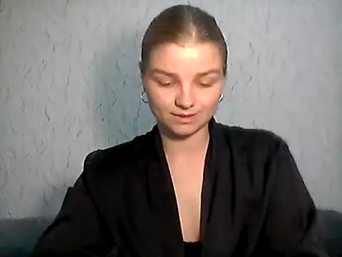 ElizaCrowe online show from April 2026 06:44:02 PM