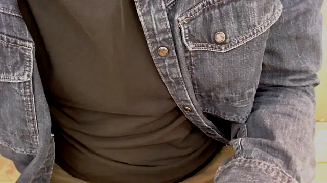 Snapshot of Blackandblue2000 chatting on June 2026 08:49:02 AM Blackandblue2000 online show from June 2026 08:49:02 AM