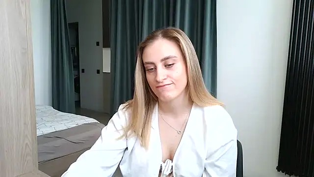 SugarBlondee online show from June 2026 11:33:01 AM