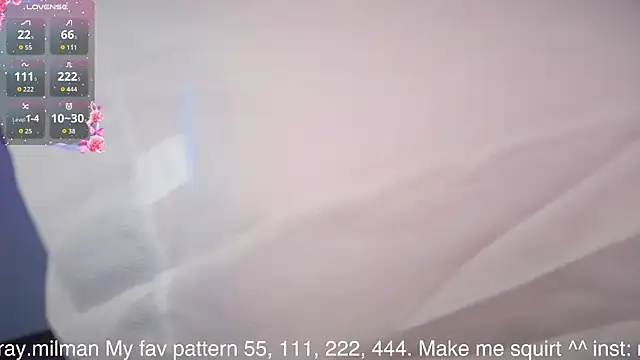 Snapshot of AliceMilr chatting on April 2026 09:47:01 AM AliceMilr online show from April 2026 09:47:01 AM