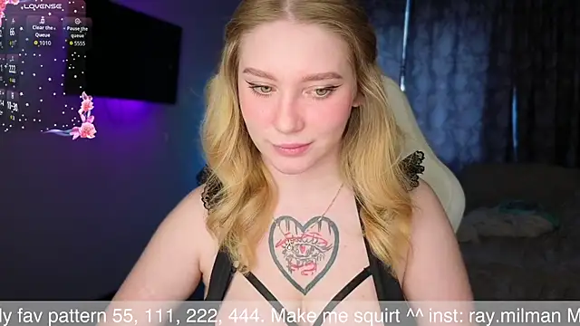 Snapshot of AliceMilr chatting on April 2026 10:18:01 AM AliceMilr online show from April 2026 10:18:01 AM