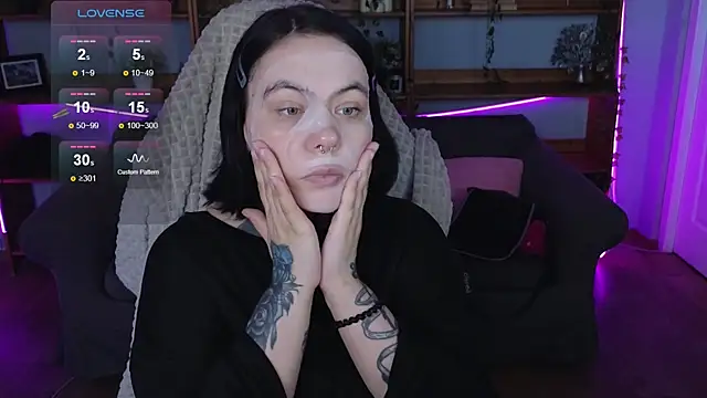 QwertyAnnie Lbo online show from April 2026 08:07:02 AM