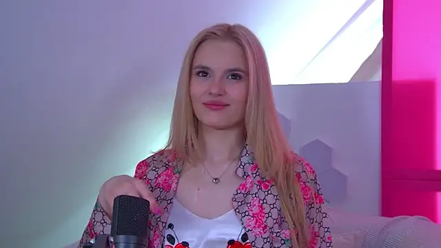 Snapshot of LeaLamour chatting on April 2026 06:41:01 AM LeaLamour online show from April 2026 06:41:01 AM