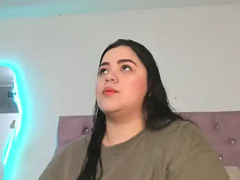 laurenlaine online show from April 2026 02:01:02 PM