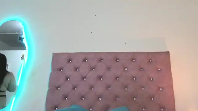 Snapshot of laurenlaine chatting on June 2026 01:13:01 PM laurenlaine online show from June 2026 01:13:01 PM