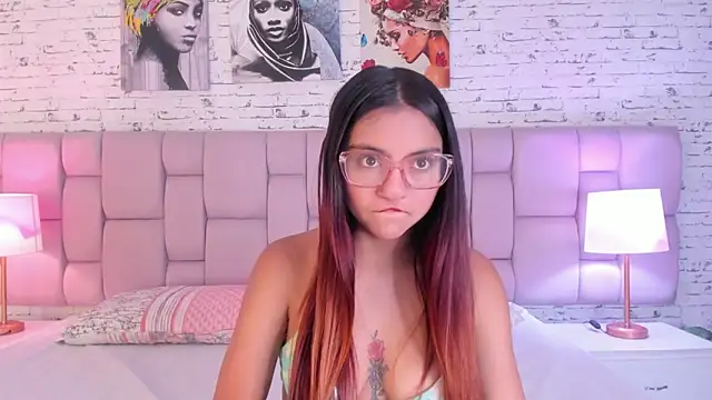 Snapshot of AshleeyRoberts chatting on May 2026 01:38:02 PM AshleeyRoberts online show from May 2026 01:38:02 PM