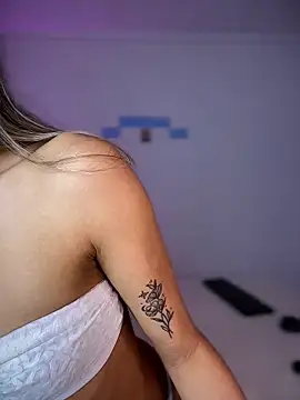 SweetTroubleeX online show from April 2026 02:40:02 PM