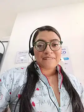 Snapshot of SOFI__10 chatting on July 2026 12:22:01 PM SOFI 10 online show from July 2026 12:22:01 PM