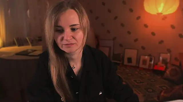 MiaSparkes online show from May 2026 07:05:01 AM