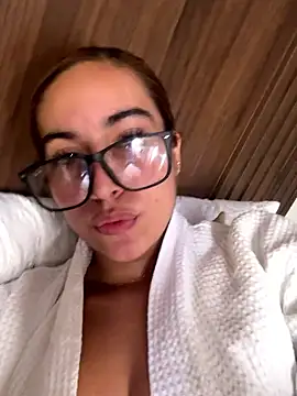 Snapshot of Aitana_Lux chatting on April 2026 07:28:02 PM Aitana Lux online show from April 2026 07:28:02 PM