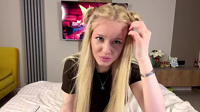Snapshot of moonavelle chatting on July 2026 09:09:02 PM moonavelle online show from July 2026 09:09:02 PM