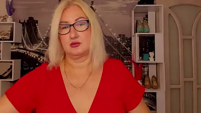 Snapshot of DianaFrances chatting on June 2026 12:32:01 PM DianaFrances online show from June 2026 12:32:01 PM