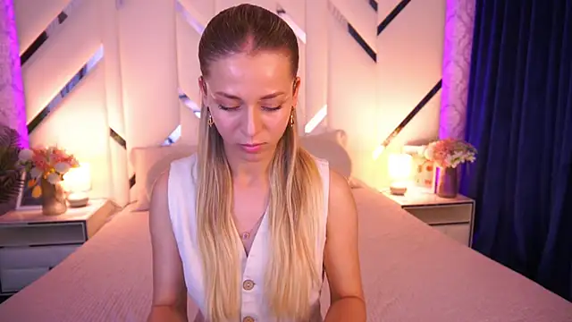 Snapshot of DoveLovee chatting on May 2026 02:45:02 PM DoveLovee online show from May 2026 02:45:02 PM