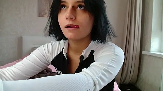 Snapshot of The_Slutty_Fox chatting on June 2026 01:43:02 PM The Slutty Fox online show from June 2026 01:43:02 PM
