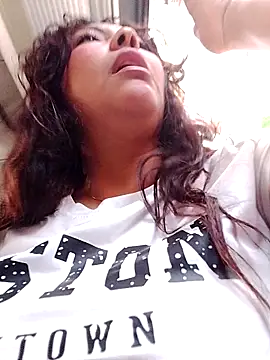 Snapshot of Izel_ chatting on April 2026 05:53:02 PM Izel online show from April 2026 05:53:02 PM