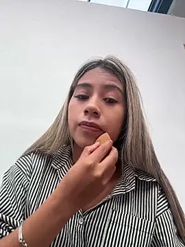 Snapshot of Kimmiebellarie chatting on April 2026 01:02:01 PM Kimmiebellarie online show from April 2026 01:02:01 PM
