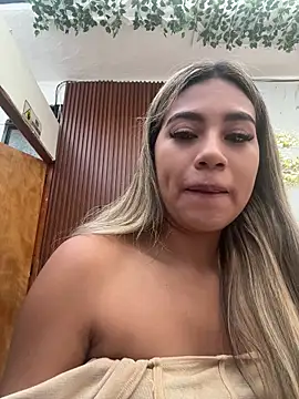Snapshot of Kimmiebellarie chatting on May 2026 12:58:01 PM Kimmiebellarie online show from May 2026 12:58:01 PM