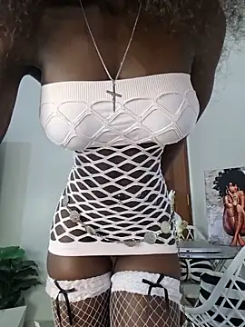 Snapshot of Sexxy_Babe2 chatting on June 2026 06:41:01 AM Sexxy Babe2 online show from June 2026 06:41:01 AM
