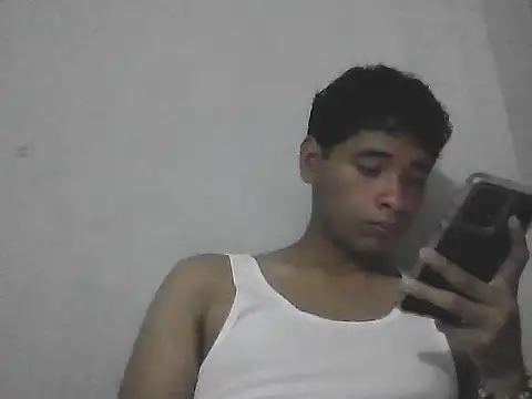 Snapshot of mauri_zzz chatting on April 2026 03:44:02 AM mauri zzz online show from April 2026 03:44:02 AM