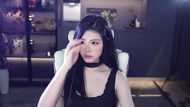 Snapshot of Seraphinei chatting on May 2026 01:16:02 PM Seraphinei online show from May 2026 01:16:02 PM