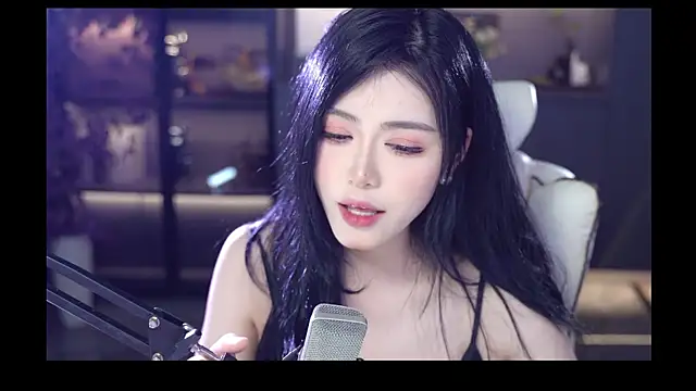 Snapshot of Seraphinei chatting on May 2026 02:45:01 PM Seraphinei online show from May 2026 02:45:01 PM