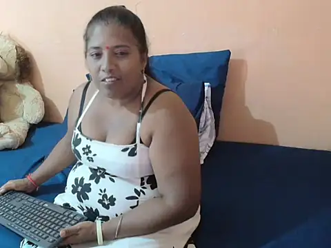 Snapshot of _IndianDiamond4u_ chatting on April 2026 07:18:02 PM IndianDiamond4u online show from April 2026 07:18:02 PM