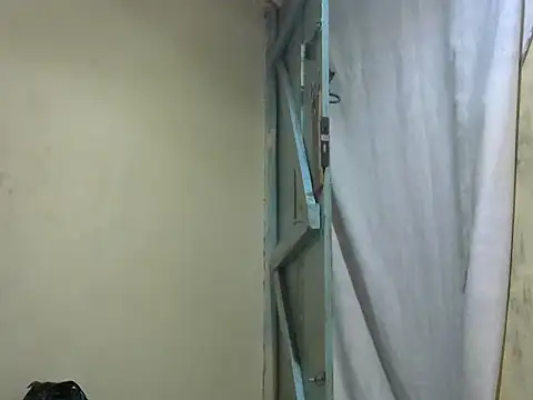 Snapshot of Rerpuss1 chatting on April 2026 12:00:02 PM Rerpuss1 online show from April 2026 12:00:02 PM