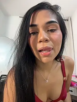 Snapshot of MauraGrayy chatting on May 2026 11:32:01 PM MauraGrayy online show from May 2026 11:32:01 PM