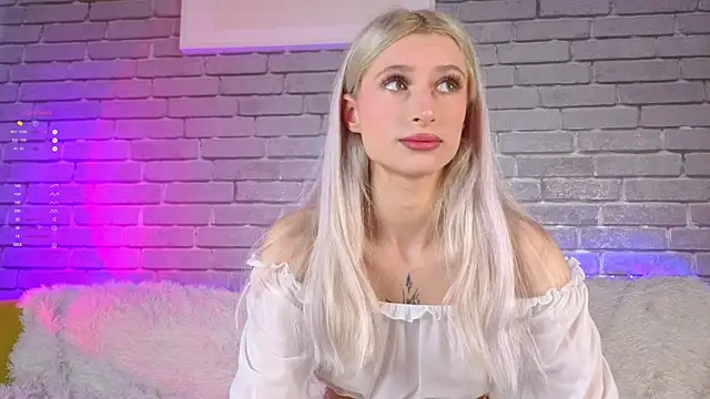 Snapshot of LuxuryBarbie chatting on May 2026 09:05:01 AM LuxuryBarbie online show from May 2026 09:05:01 AM