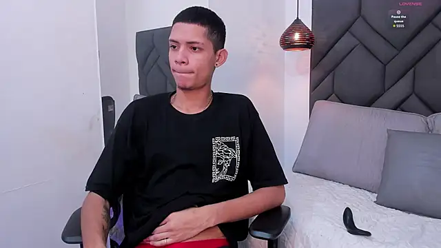 Snapshot of Axel_marcus chatting on April 2026 10:36:02 PM Axel marcus online show from April 2026 10:36:02 PM