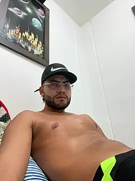 Snapshot of Kenay69 chatting on April 2026 12:04:01 AM Kenay69 online show from April 2026 12:04:01 AM