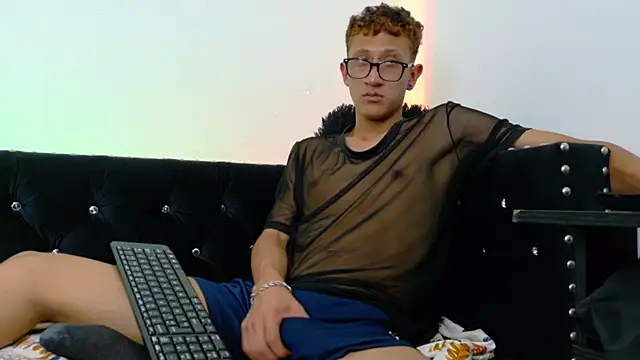 Snapshot of Damian_nix chatting on April 2026 05:14:01 AM Damian nix online show from April 2026 05:14:01 AM