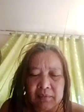 Snapshot of jeanyummytits chatting on May 2026 05:57:01 AM jeanyummytits online show from May 2026 05:57:01 AM