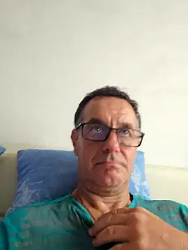 Snapshot of loulouferrari chatting on May 2026 01:08:01 PM loulouferrari online show from May 2026 01:08:01 PM