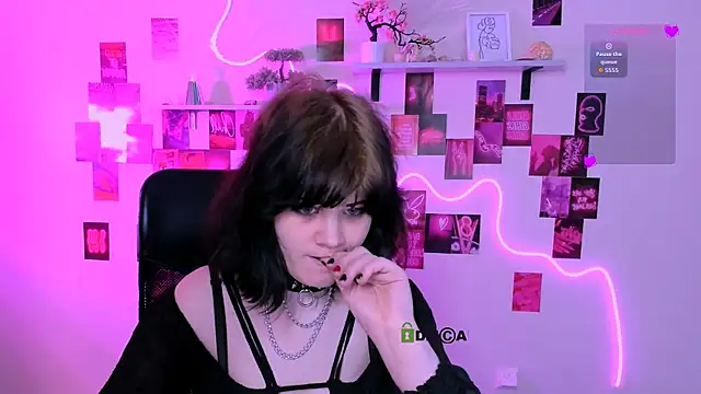 nikki kiss  online show from April 2026 12:40:02 PM