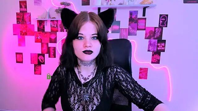 nikki kiss  online show from May 2026 09:15:02 AM
