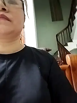 Snapshot of ALonmill chatting on April 2026 12:21:01 PM ALonmill online show from April 2026 12:21:01 PM