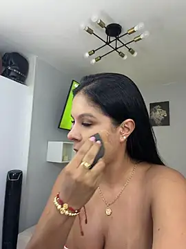 Snapshot of Elara_Luxe chatting on July 2026 08:02:01 PM Elara Luxe online show from July 2026 08:02:01 PM