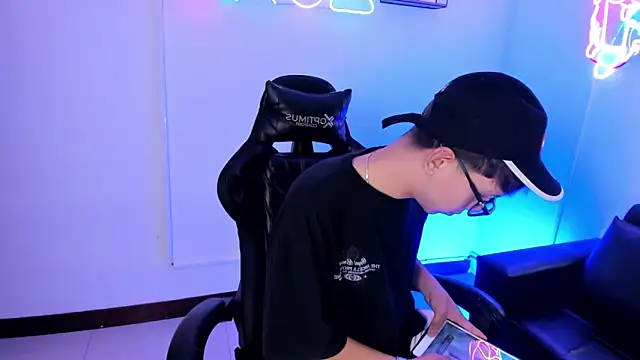 Adrien silex online show from April 2026 02:18:02 PM