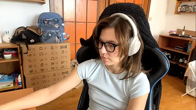 PillowPeachX online show from April 2026 11:24:01 AM