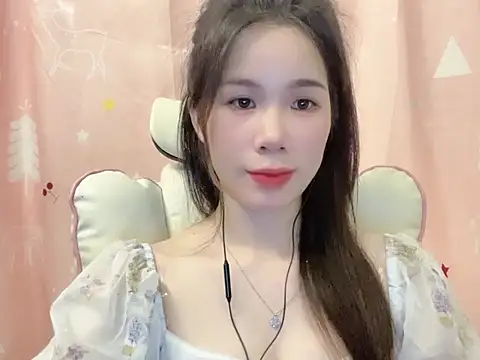 Luna3579 online show from May 2026 05:10:02 PM