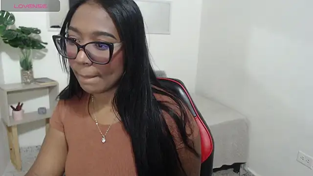 Chell Ivy online show from April 2026 02:09:01 PM