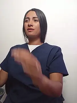 Snapshot of DaniellaGiraldo chatting on May 2026 02:12:01 PM DaniellaGiraldo online show from May 2026 02:12:01 PM