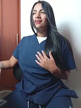 Snapshot of DaniellaGiraldo chatting on May 2026 02:03:02 PM DaniellaGiraldo online show from May 2026 02:03:02 PM