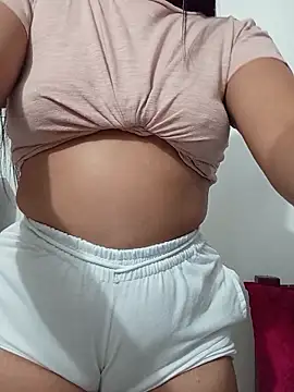 Snapshot of DaniellaGiraldo chatting on June 2026 01:50:02 PM DaniellaGiraldo online show from June 2026 01:50:02 PM