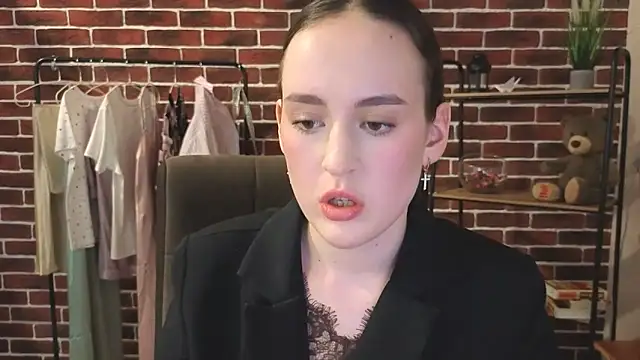 MichelleeThomas online show from May 2026 10:42:02 AM