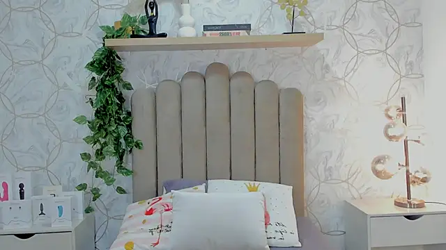 Snapshot of katherine_glow chatting on June 2026 07:14:01 PM katherine glow online show from June 2026 07:14:01 PM
